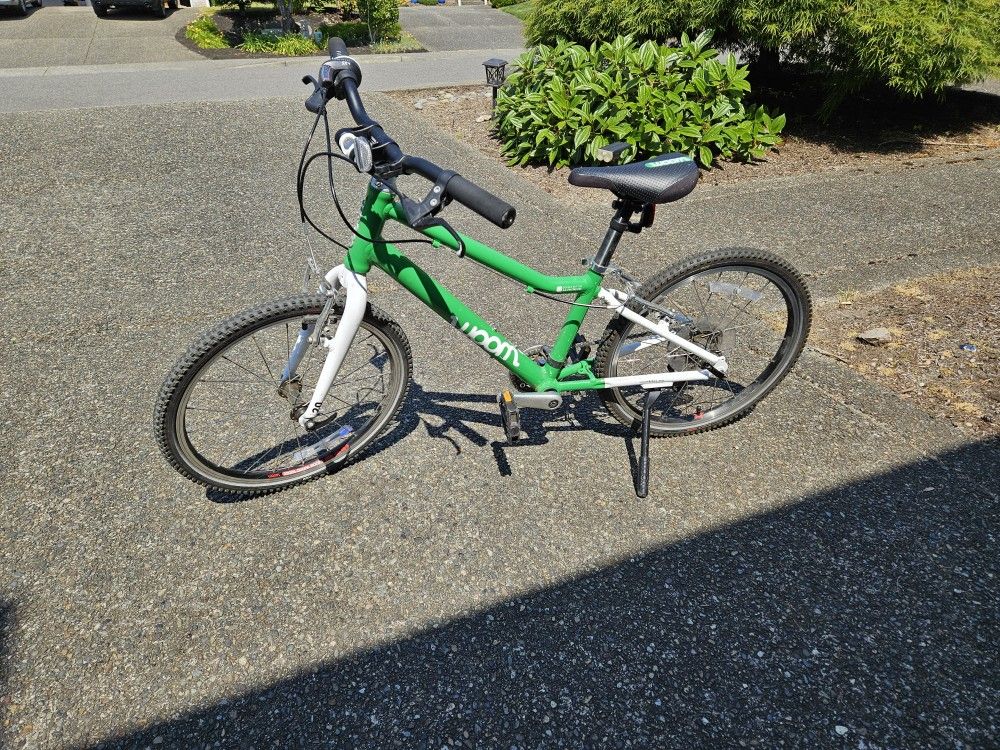 Woom 4 Kids Bike with 20" Wheels and 7 Speeds - Ages 6 - 8 Years - Mint Green Color