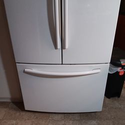 Samsung Refrigerator/Freezer/inside Ice mkr