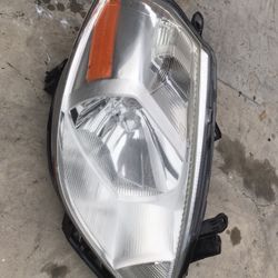 Headlight Nissan Versa.  
