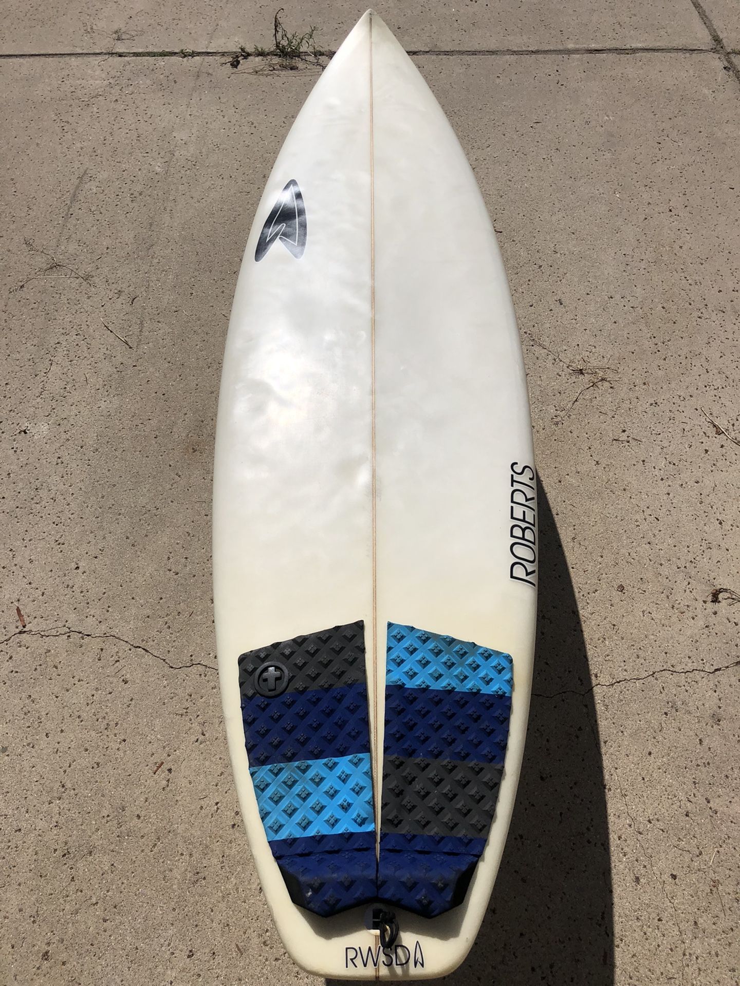 Robert’s Surfboard The Black Punt Shortboard