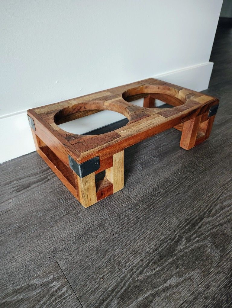 Elevated pet food stand/feeder