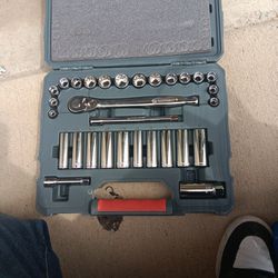 Cresent 30 Piece Wrench And Socket Set 