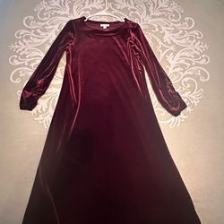 Ladies Burgundy 3/4 sleeve velvet dress. Yorktown And Staples Area