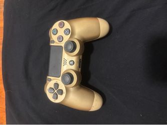 Sony PlayStation 4 DualShock 4 controller (Gold Edition).