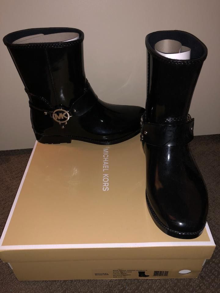 Mk size 9, rain boots