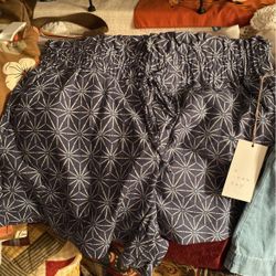 Shorts Size Med10 Dollars Xl MIDI  Skirt Size 14/16 10 Dollars 