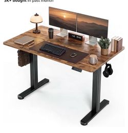 Adjustable standing desk