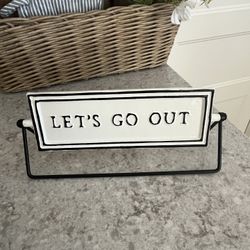Hearth And Hand Metal Flip Sign $10