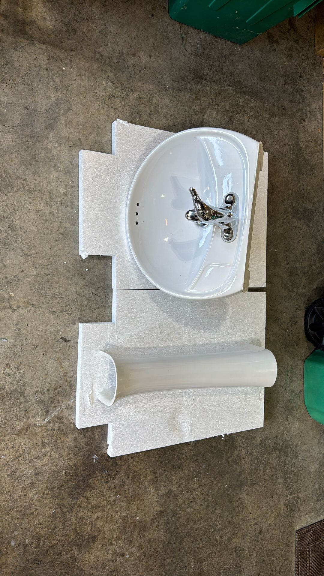 Pedestal Sink (white) 