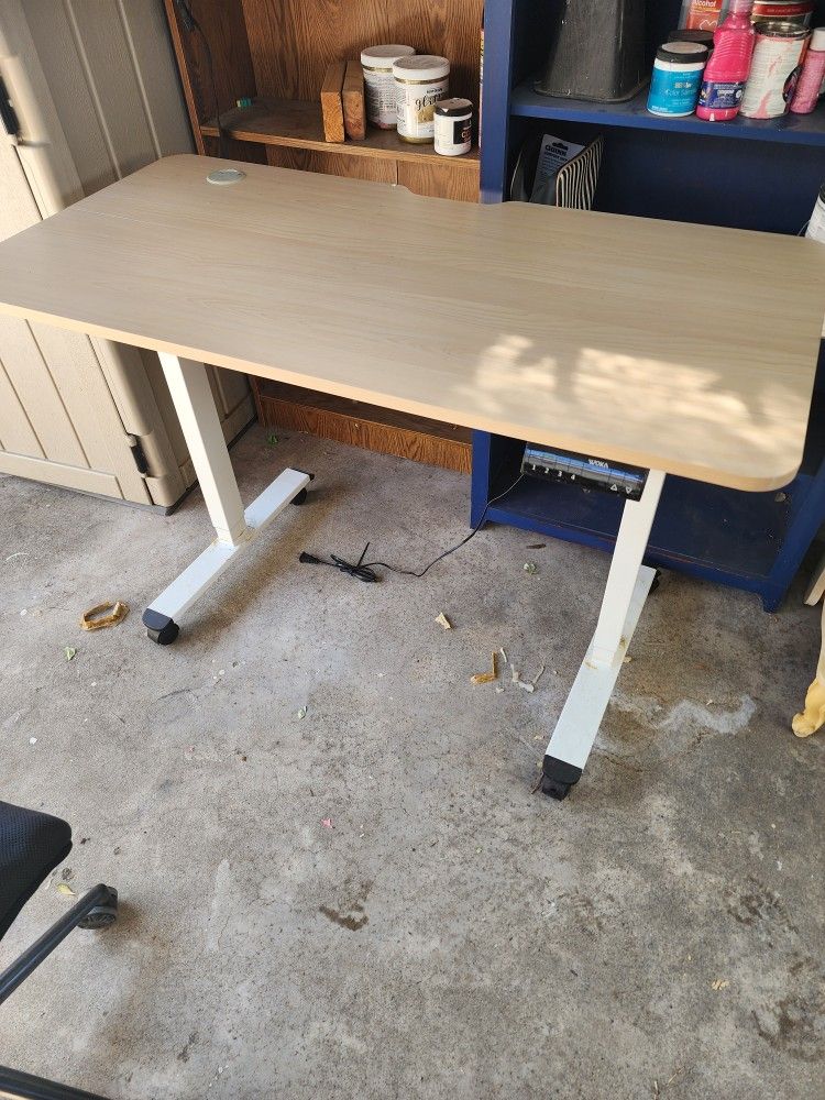 Adjustable Desk 
