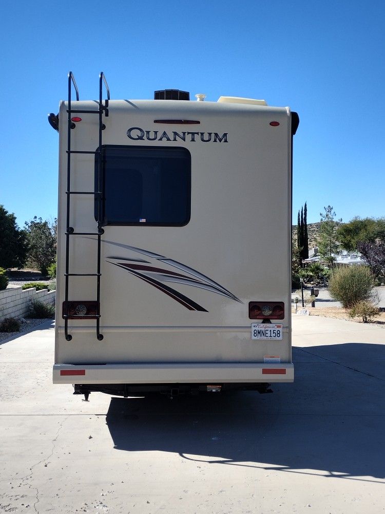 2019 Thor Quantum Motorhome KM24 Mercedes Benz Diesel for Sale in Llano