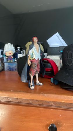 Red hair shanks figure