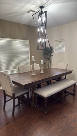Dinning room table