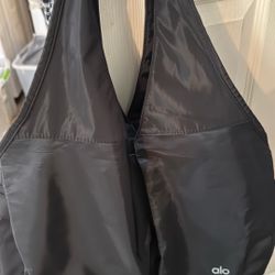 Alo Duffle Bag In Black 
