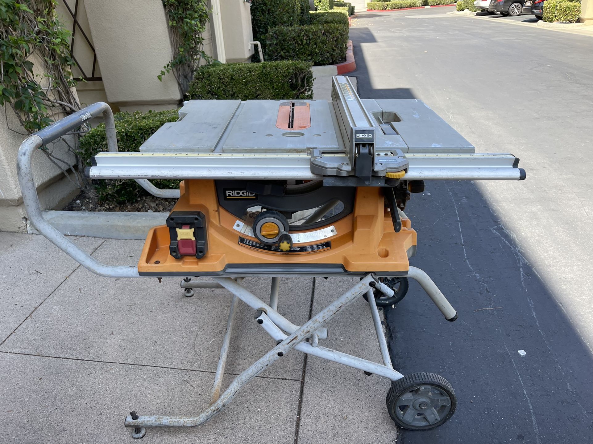 RIDGID 10 in. Jobsite Table Saw with Stand