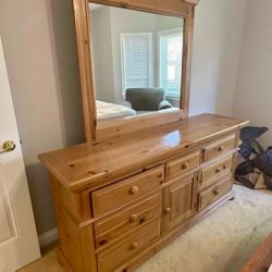 Broyhill Solid Wood Dresser With Mirror