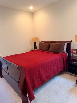 Bedroom set with lamps
