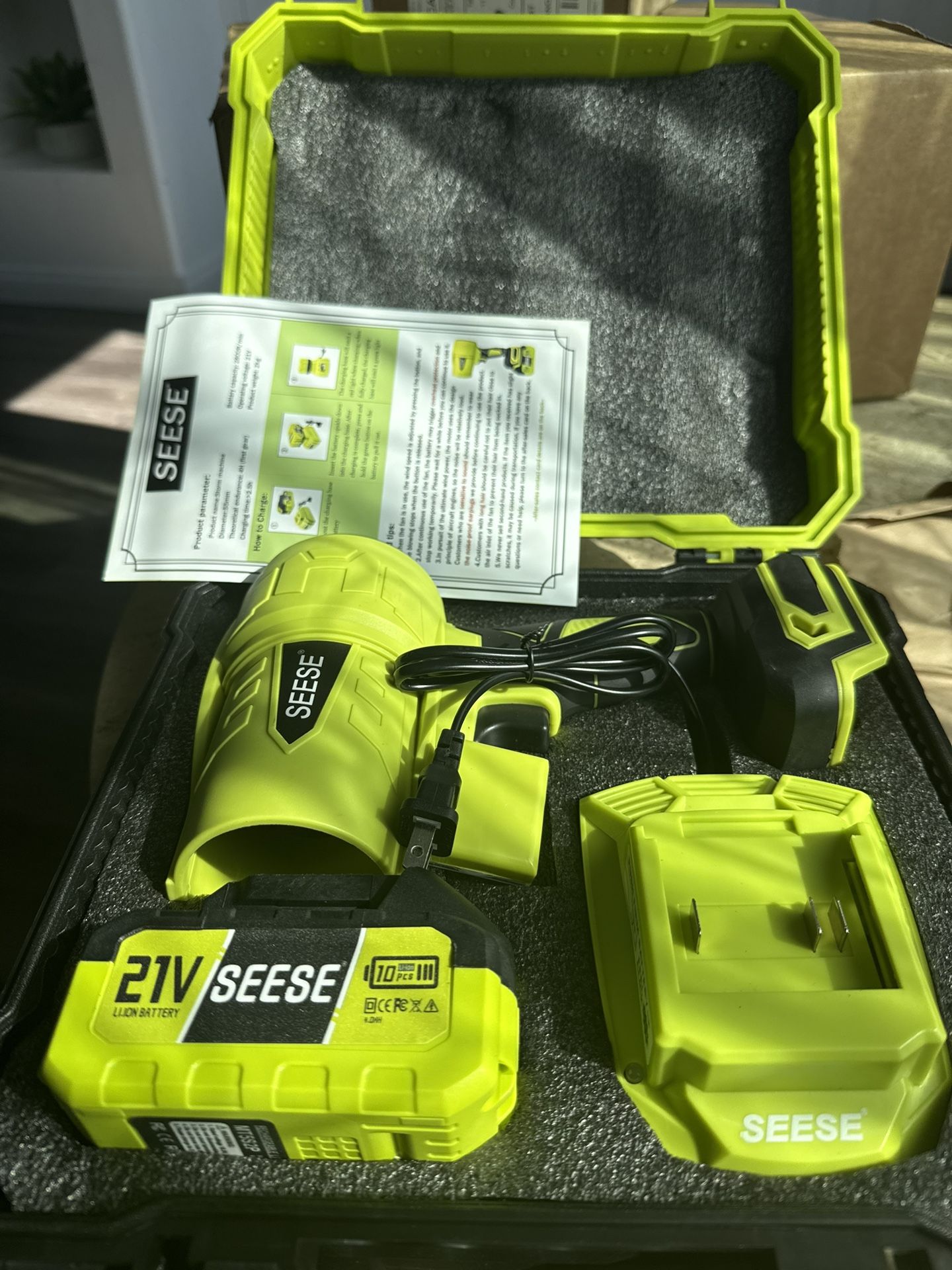 NEW Seese Cordless storm machine - handheld leaf blower & battery & charger