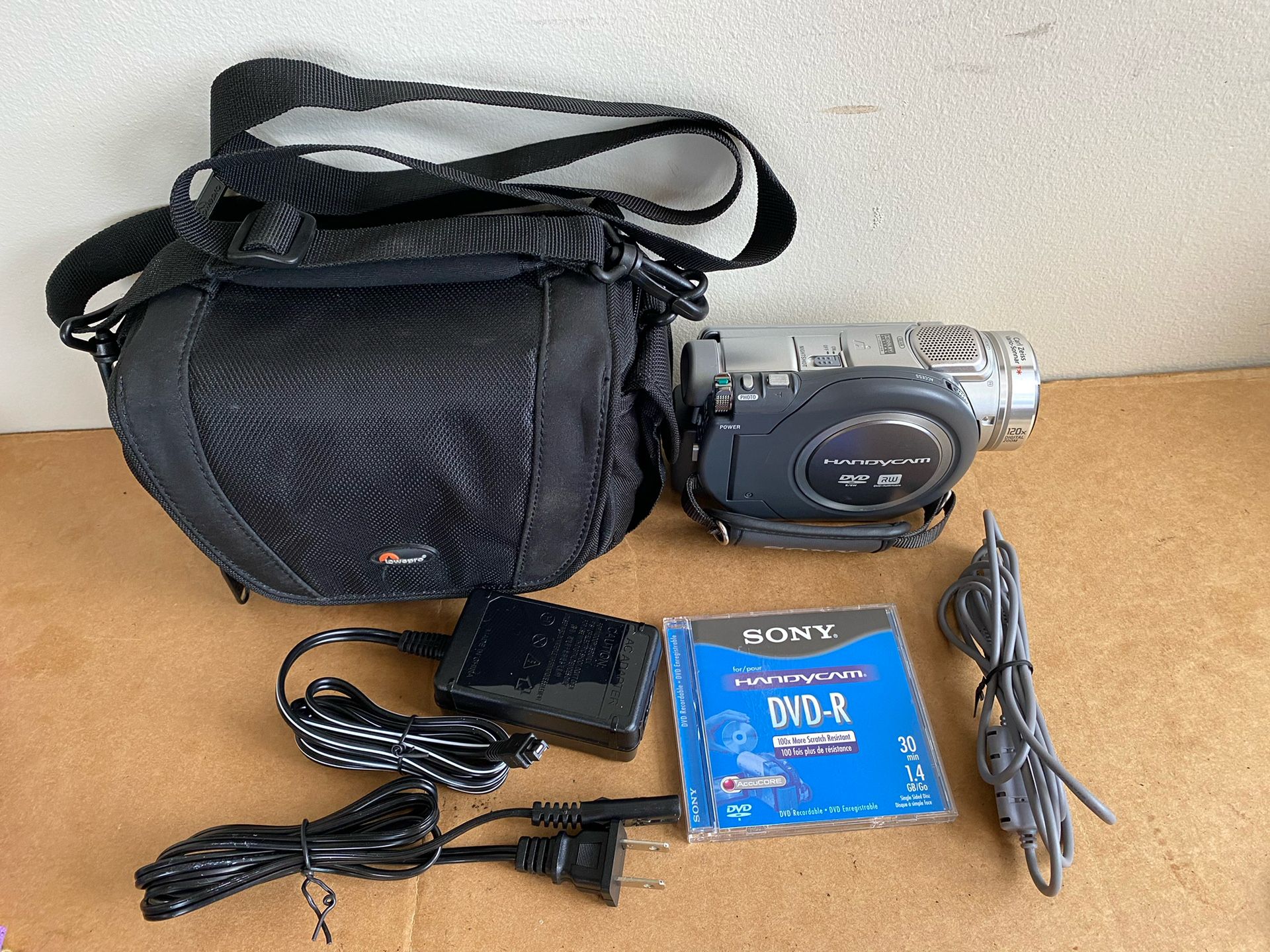 Sony DCR-DVD505 Camcorder