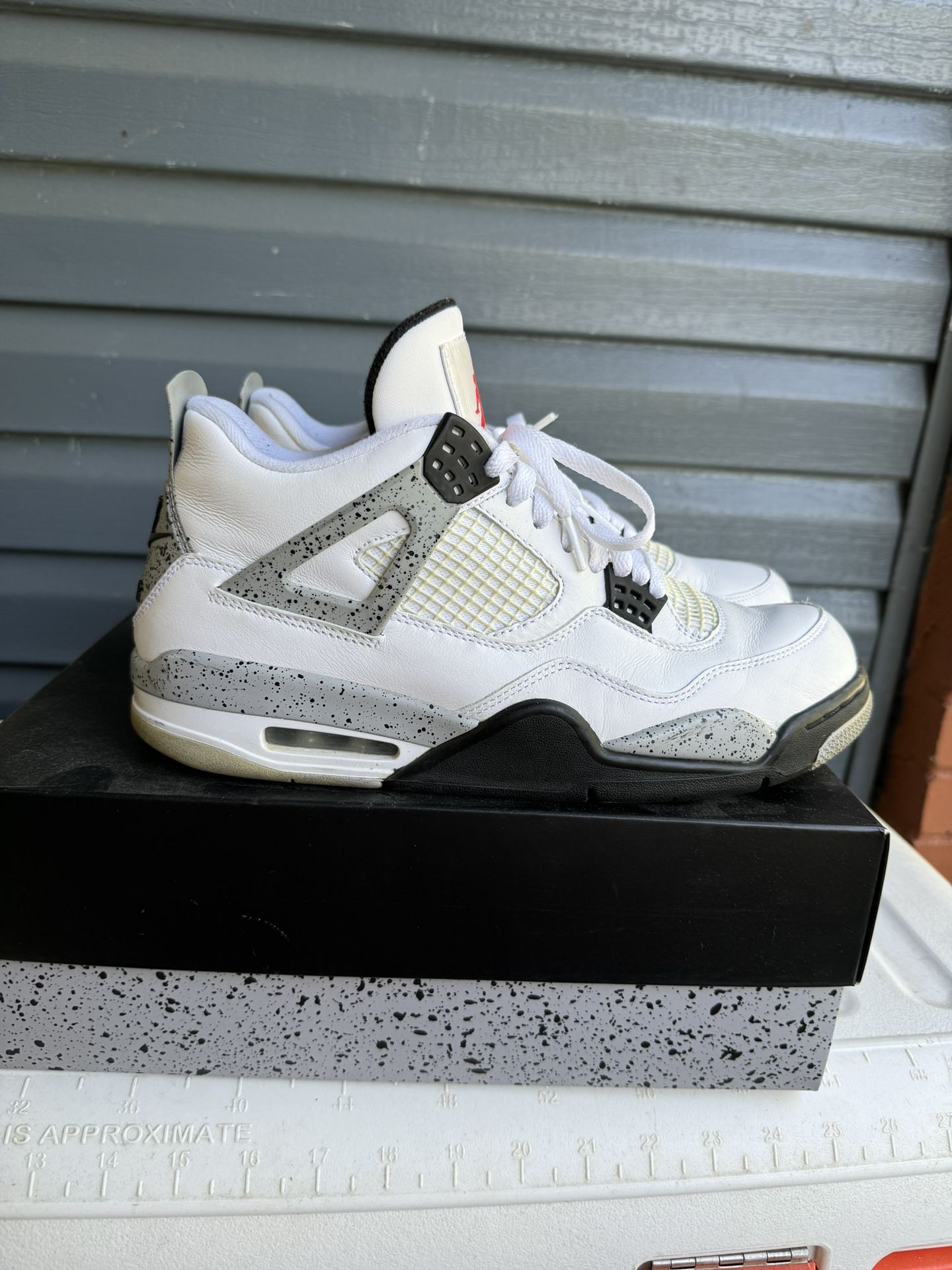 Jordan 4 White Cement 