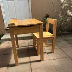 Melissa and Doug Child Lift Top Desk And Chair 