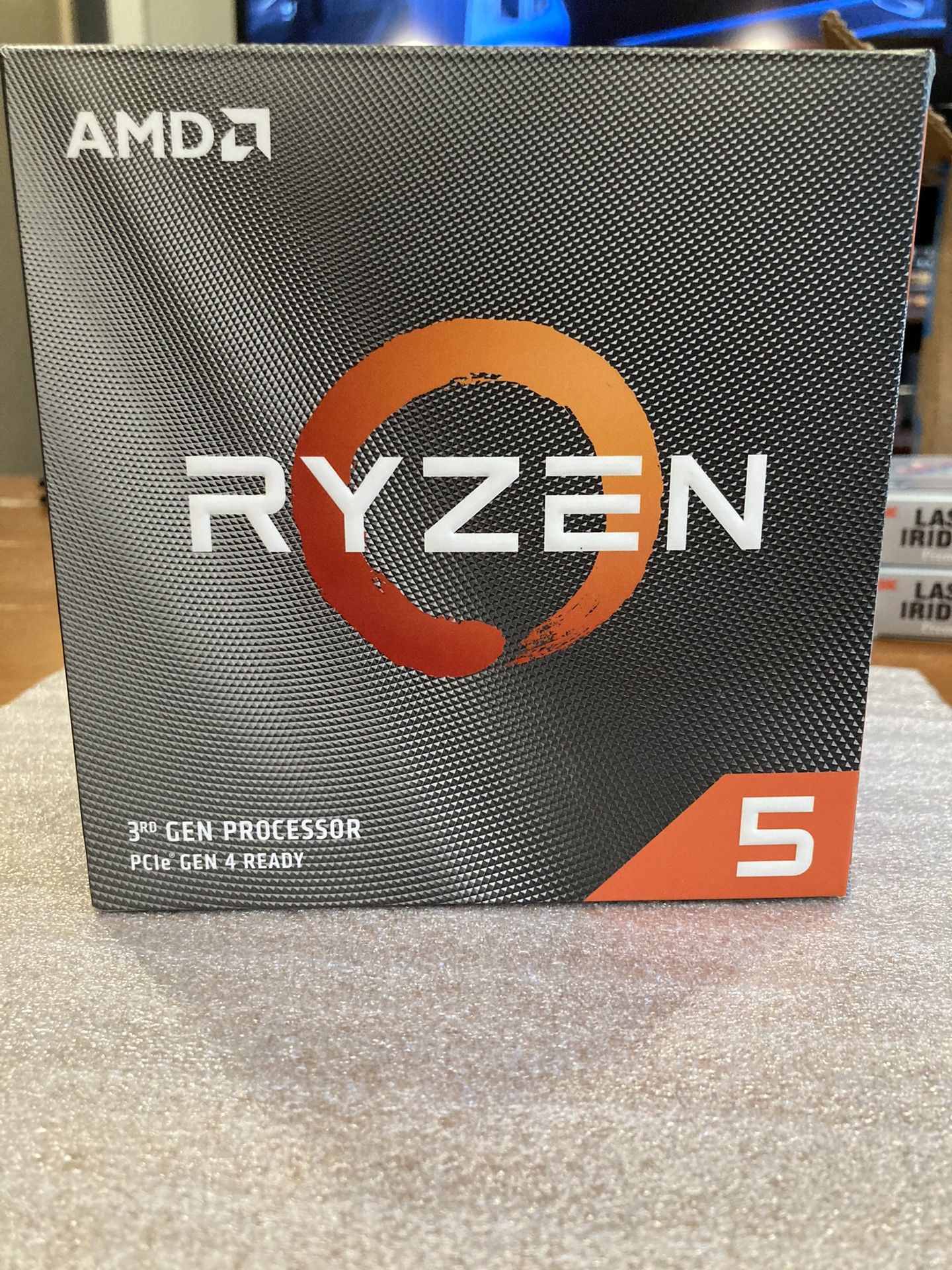 AMD Ryzen 7 1700 With Wraith Spire Cooler