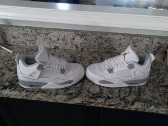 Air Jordan 4s 6 And 1/2 Women 5 Men