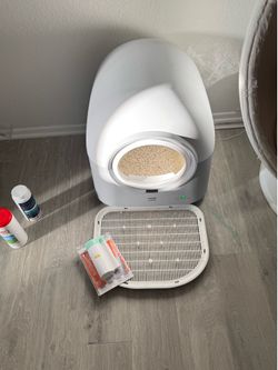 Self cleaning cat litter box