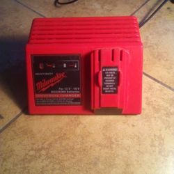 Milwaukee Universal Charger From 12 To 18 Volts