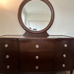 Vanity Dresser With Mirror 