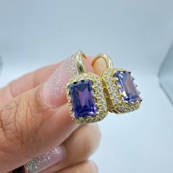 ARETES DE ORO CON PIEDRA MORADA