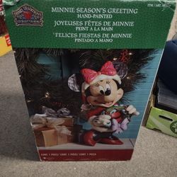 Disney Traditions Minnie Season's Greeting