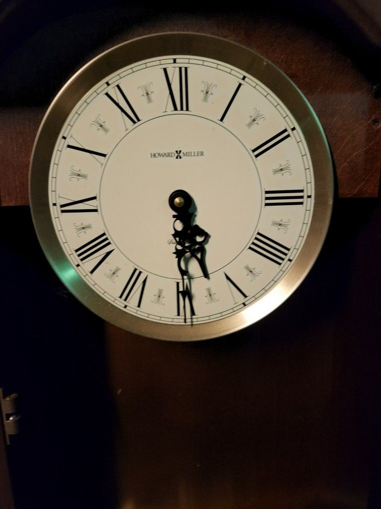  Howard Miller Vintage Wall Clock