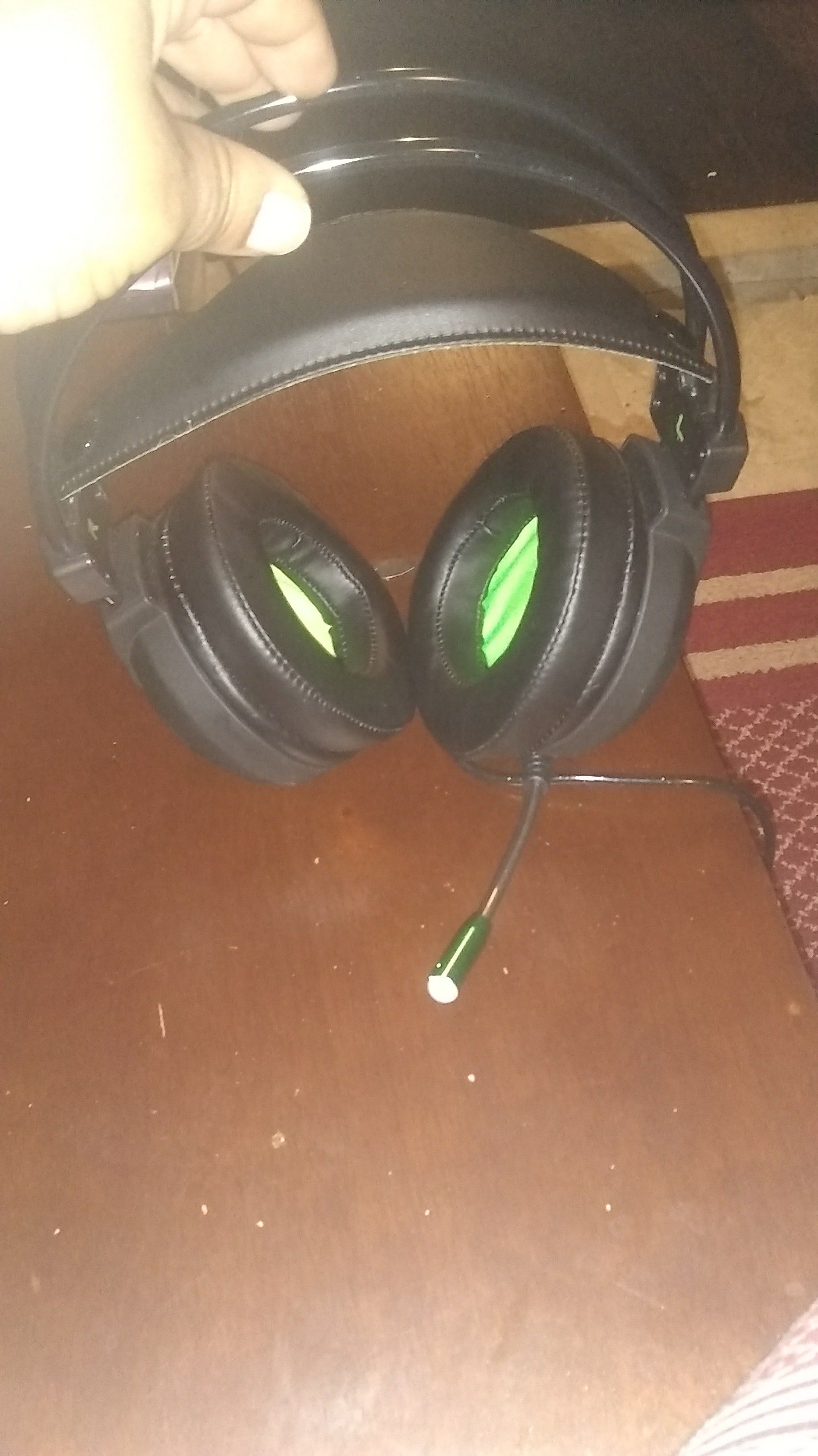 Computer headphones