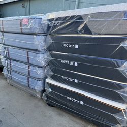 Nectar Mattress.   Nectar Classic 13" Medium Firm  Queen Mattress