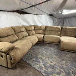 Round Three Recliner Sectional Good Condition Clean We Sell All The Time Delivery $40 Local