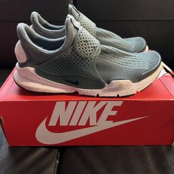 Nike Sock Dart “Green” Men Size 10 (Gently Worn)