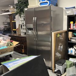 Frigidaire SBS Fridge And Freezer