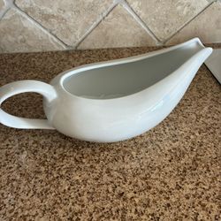 LARGE GRAVY BOAT 