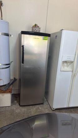 Hamilton Beach Tall Freezer - 8 Drawers