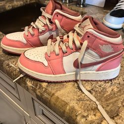 Jordan 1 Mid valentines 2023