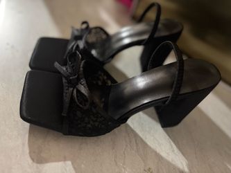 Kitten Heel Lace with Bow