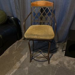 4 Kitchen/ Bar Stools