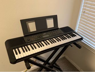 Yamaha PSR E283 Keyboard with stand