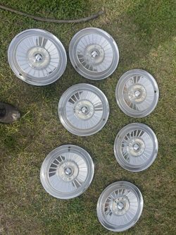 7 57’ Ford Hubcaps