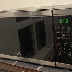 Oster 1.1 cu ft 1000W Microwave - Stainless Steel 