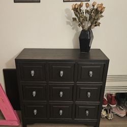 9 Drawer Dresser Made Of High Quality Wood $250 OBO