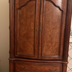 Wynwood Furniture Armoire 