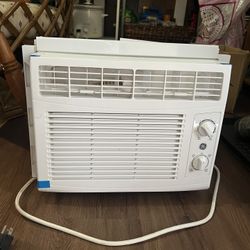 GE Appliances - 150 Sq. Ft 5,100 BTU Window Air Conditioner AC