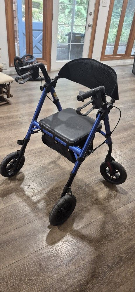 Adult walker with seat